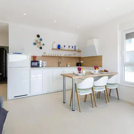 Luma Diklo - Classic One Bedroom With Sea View Apartment